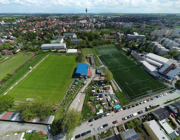 Sportovní centrum a hotel najdete v klidné části města Brandýs nad Labem