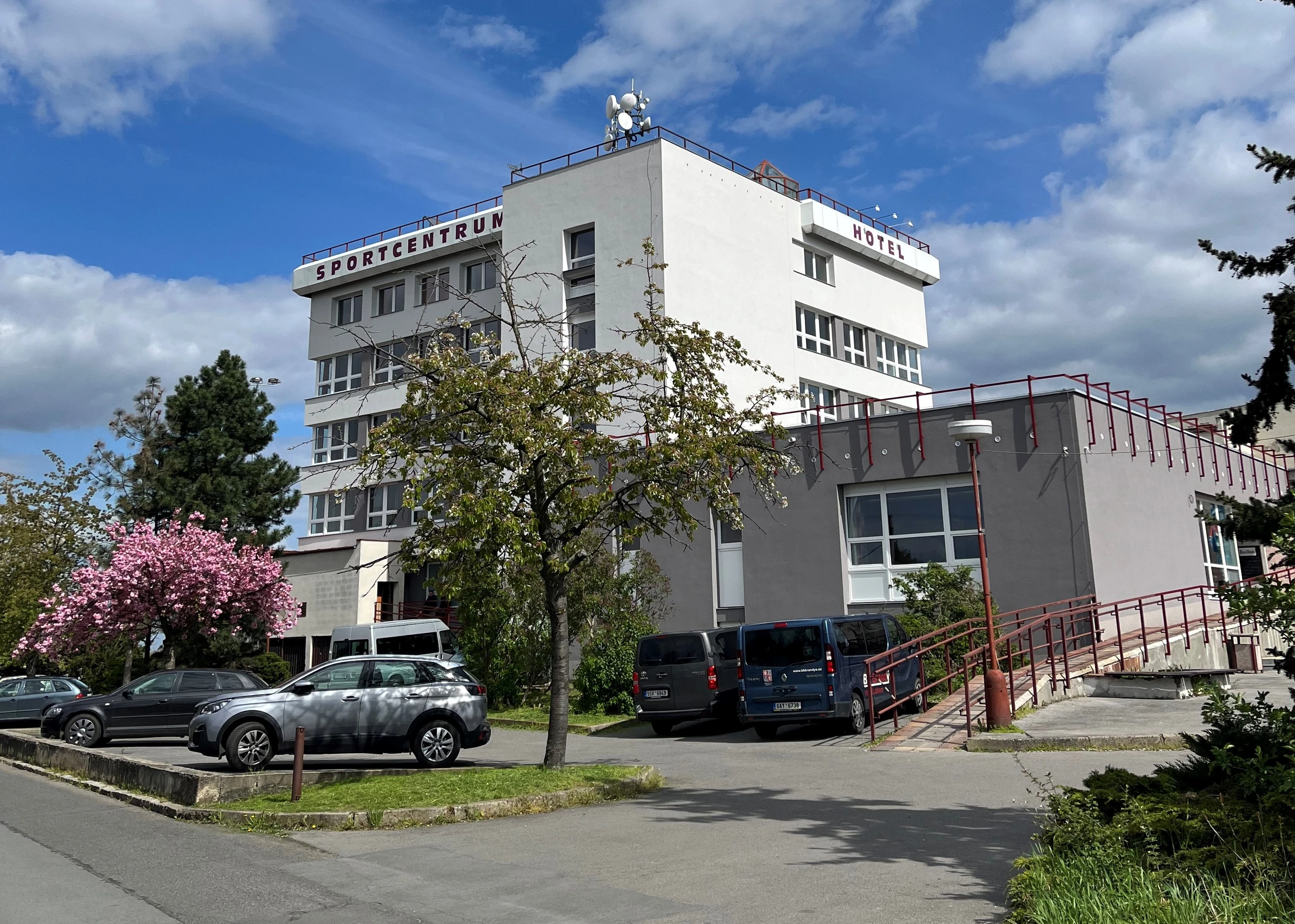 Sports, accommodation, congress and regeneration services